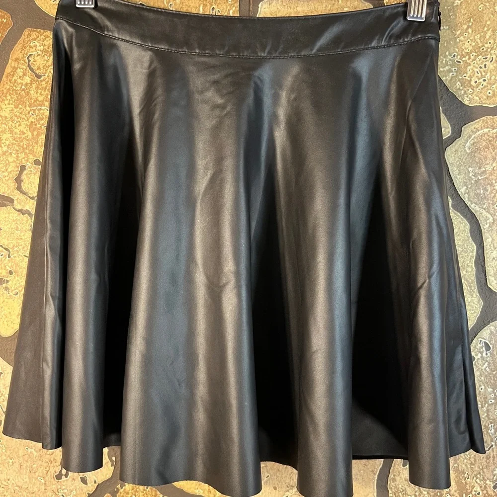 Vegan leather matte soft circle skirt GLO size Small - Picture 6 of 8